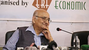বিএমডব্লিউ নাকি সার-ডিম আমদানি, সিদ্ধান্ত জরুরি: রেহমান সোবহান