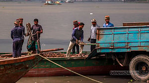 বুড়িগঙ্গার তীরে লোহার বাণিজ্য