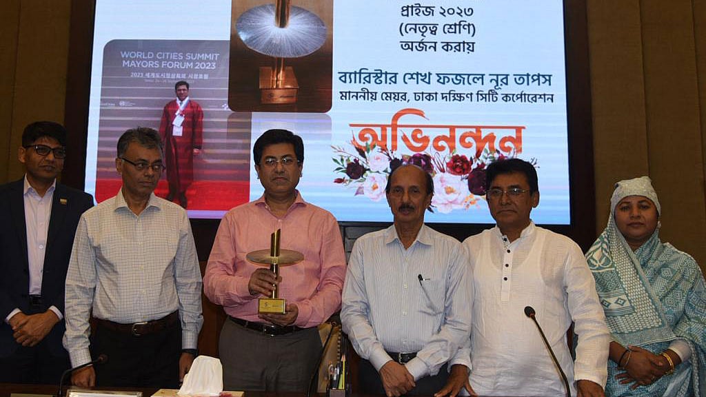 ‘সিউল স্মার্ট সিটি প্রাইজ’ নগরবাসীকে উৎসর্গ করলেন মেয়র তাপস