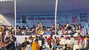নেতাকর্মীদের উজ্জীবিত করতে গান গাইলেন মমতাজ
