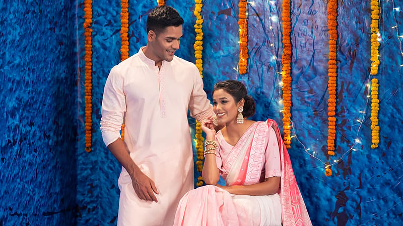 কে ক্র্যাফটের রয়েছে সুতি, হ্যান্ডলুম সুতি, সুইস কটন, লিনেন, হাফ সিল্ক, জর্জেট, সিল্ক, মম সিল্ক, ডুপিয়ন সিল্ক, কাতান, এলেক্স, অরগাঞ্জা কাপড়ের স্বাচ্ছন্দ্যের পোশাক।
