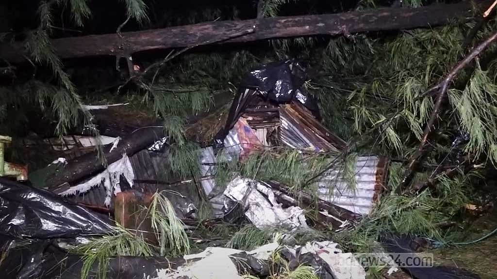তাণ্ডব চালিয়ে মৃত্যু ঘটিয়ে শান্ত হল ‘হামুন’