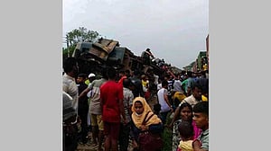 ভৈরবে দুর্ঘটনা: ঢাকার সঙ্গে চট্টগ্রাম ও সিলেটের রেল বন্ধ