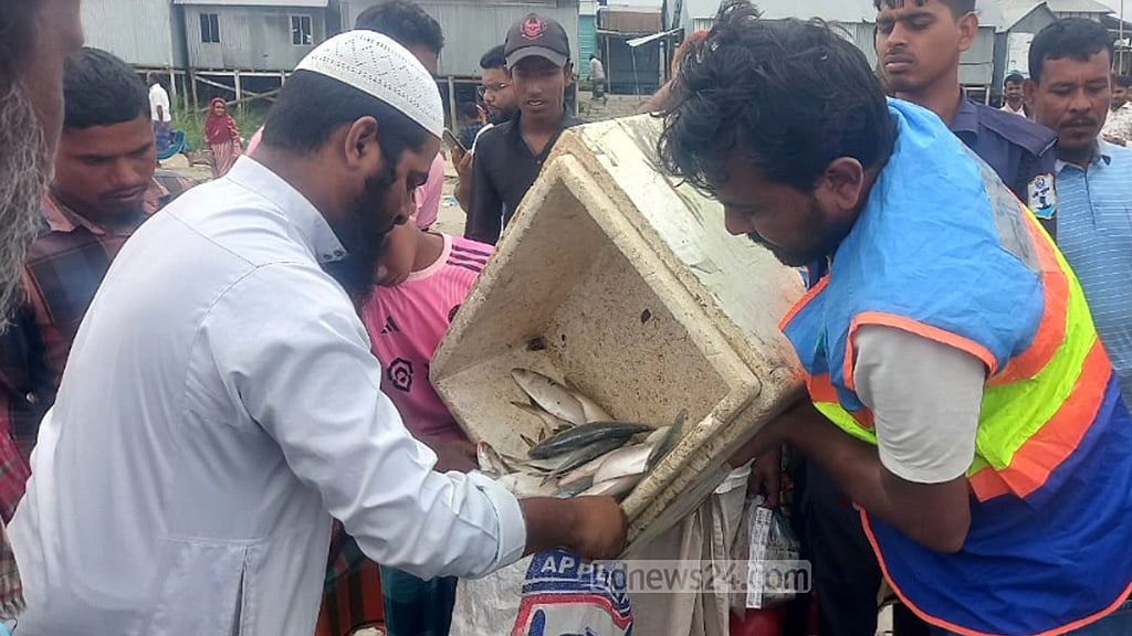 চাঁদপুরে নিষেধাজ্ঞা অমান্য করায় ৮৭ জেলে আটক