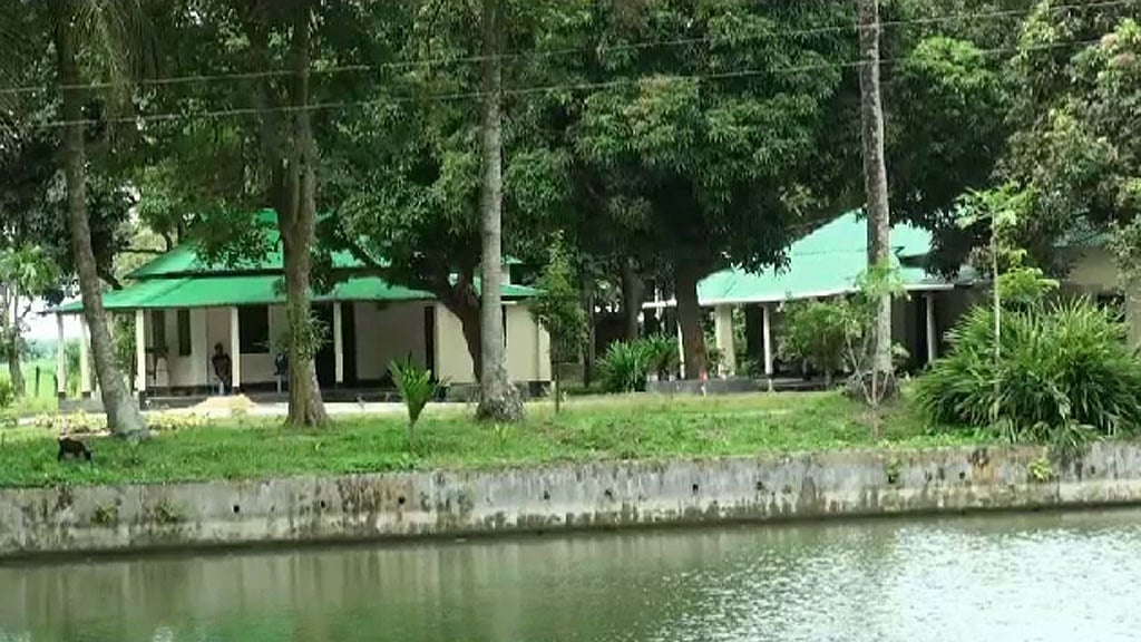 মদনে সাবেক প্রতিমন্ত্রী বাবরের বাড়িতে হাতবোমা পেয়েছে পুলিশ