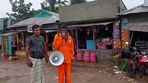 ঘূর্ণিঝড় হামুন: নিরবচ্ছিন্ন নেটওয়ার্ক নিশ্চিতের নির্দেশ বিটিআরসির