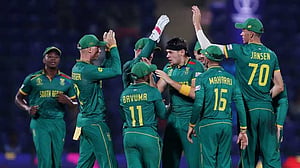 রান উৎসবের ম্যাচ জিতে দক্ষিণ আফ্রিকার শুভসূচনা