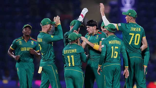 রান উৎসবের ম্যাচ জিতে দক্ষিণ আফ্রিকার শুভসূচনা
