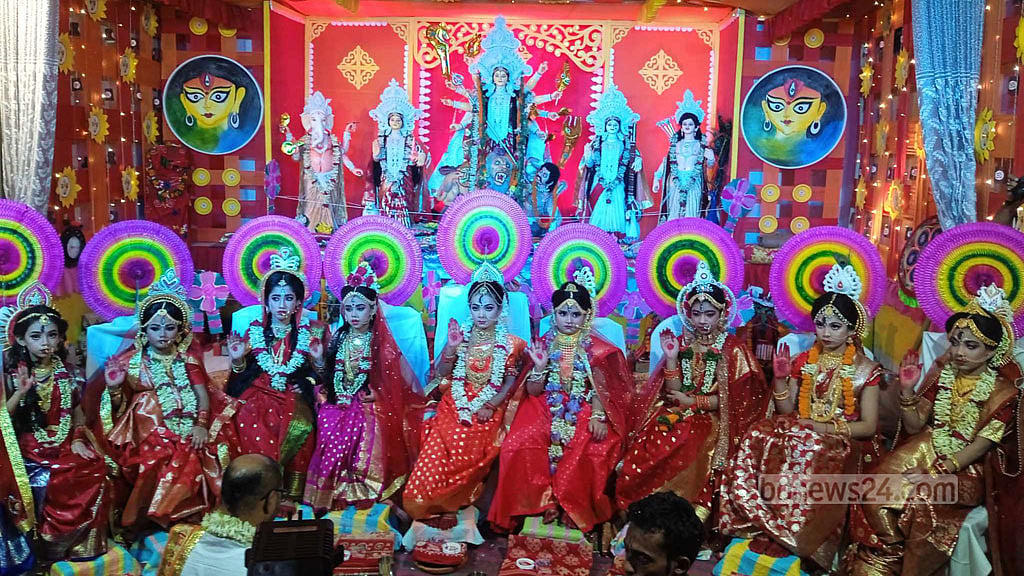 চট্টগ্রামের এক মন্দিরে ১১ কুমারীর পূজা