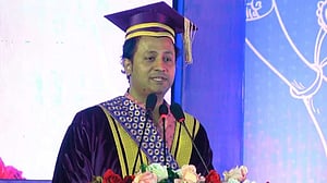 ভাষাগত দক্ষতার কারণে পিছিয়ে গ্রাজুয়েটরা: নওফেল