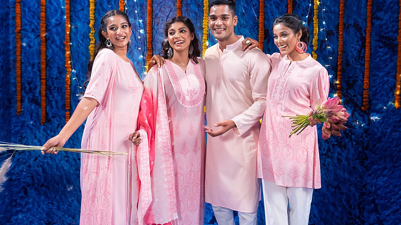 পূজা উৎসব বর্ণিল করার প্রয়াসে কে ক্র্যাফট নিয়ে এসেছে বৈচিত্র্যময় পোশাক।