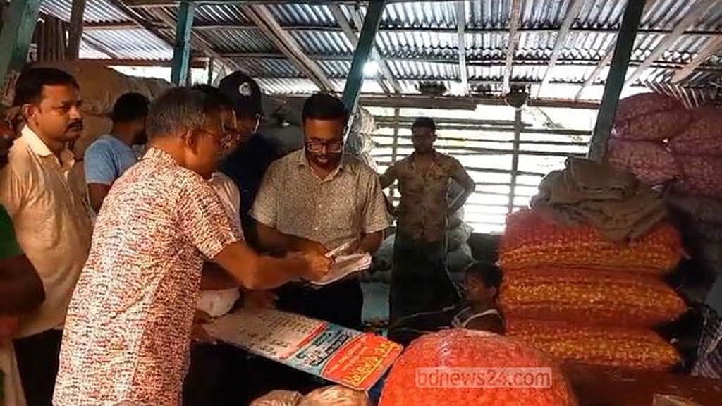 ফরিদপুরে ভোক্তা অধিদপ্তরের অভিযানে আলুর দাম কমল ৫ টাকা