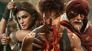 বলিউডের ‘ভবিষ্যতের সিনেমা’ গণপথ’র টিজার প্রকাশ