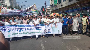 অবরোধের প্রথম দিন আওয়ামী লীগের ব্যস্ততা মিছিল-অবস্থান কর্মসূচিতে