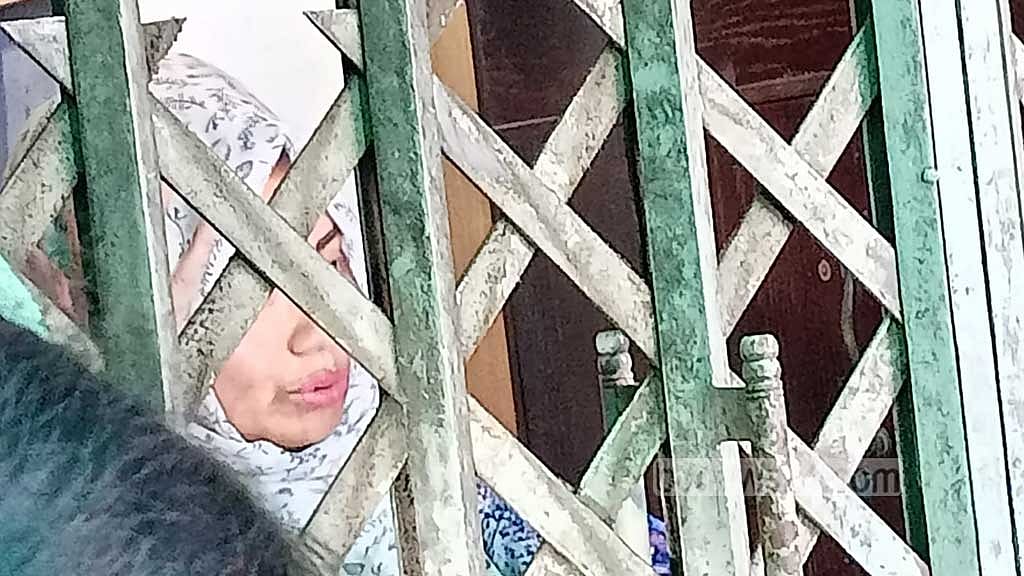 বার বার বাসায় ‘অভিযান’, ‘ভয় পাচ্ছেন’ আফরোজা আব্বাস