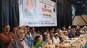 শেখ হাসিনাকে যেন জনবিচ্ছিন্ন না করি, সজাগ থাকার আহ্বান মতিয়ার
