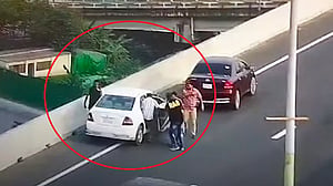 ৪৮ লাখ টাকা লুট: এক্সপ্রেসওয়েতে নিরাপত্তার কী হবে?