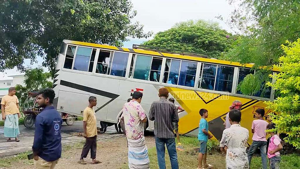 পাবনায় বাস-অটোরিকশা সংঘর্ষে প্রাণ গেল ২ জনের