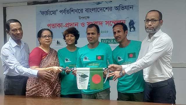 হিমালয়ের 'ফার্চামো' পর্বত শিখর জয়ে যাচ্ছেন তিন অভিযাত্রী