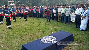 চোখের জলে বিদায় কনস্টেবল পারভেজকে, রাষ্ট্রীয় মর্যাদায় দাফন