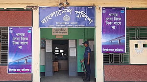 মানিকগঞ্জে প্রবাসী স্বামীর সঙ্গে অভিমানে বিষপান করা গৃহবধূর মৃত্যু