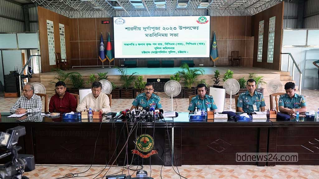 ‘ডিজে পার্টি’ না করে ‘ভাব গাম্ভীর্যের সঙ্গে’ পূজা করবেন: সিএমপি কমিশনার