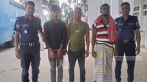 নাটোরে ইজিবাইক চুরির মামলায় গ্রেপ্তার ৩