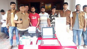 বাসাতেই জাল নোট তৈরি, ঘন ঘন জায়গা পাল্টাতেন তারা