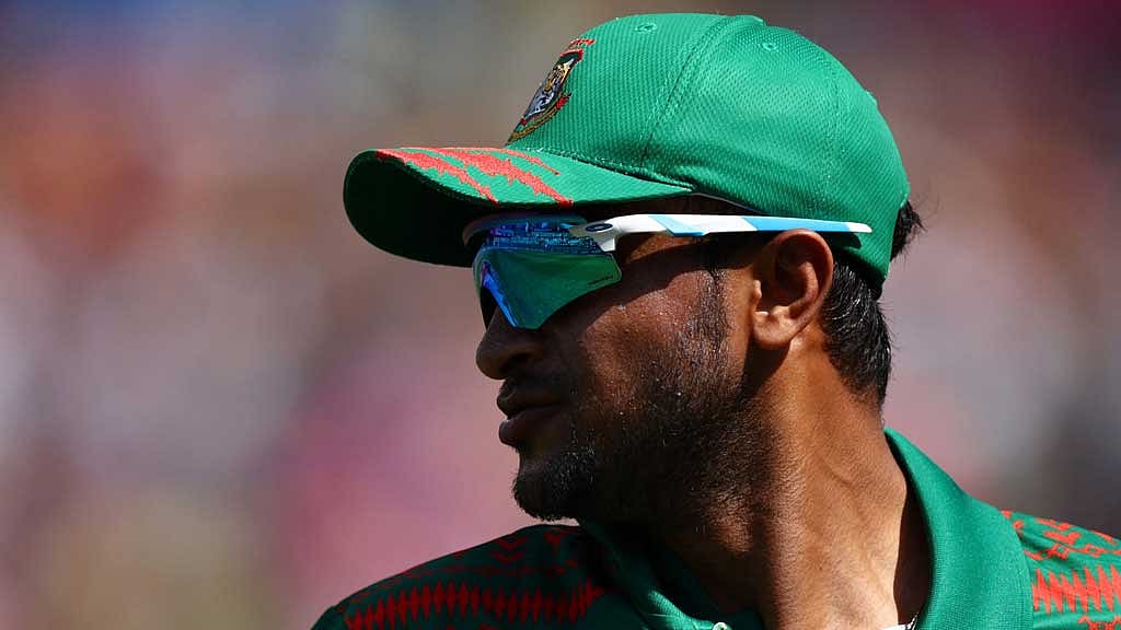 দল জানে ‘ব্যক্তিগত প্রয়োজনে’ দেশে সাকিব, মিরপুরের ইনডোরে তিন ঘণ্টার সেশন