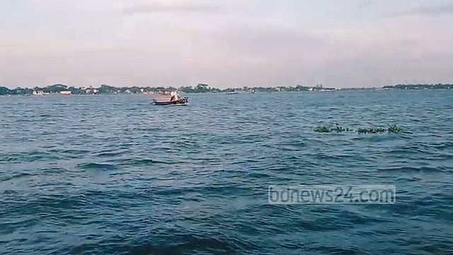 মেঘনায় ট্রলার ডুবে এক পরিবারের ছয়জন নিখোঁজ
