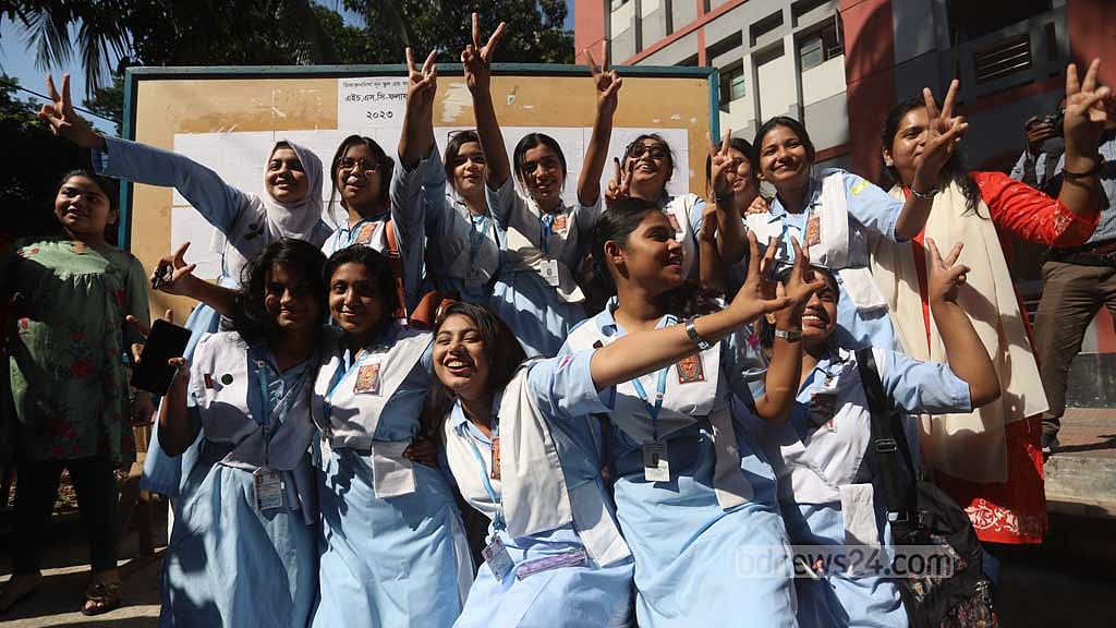এইচএসসি: এবারও মেয়েরাই এগিয়ে