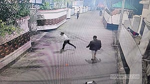 সিলেটের সাবেক মেয়র আরিফের বাসায় হাতবোমা বিস্ফোরণ