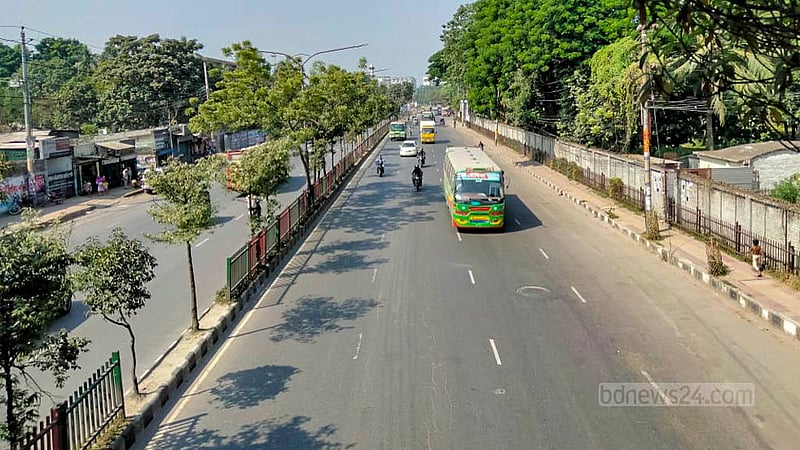 বিএনপির ডাকা ৪৮ ঘণ্টার অবরোধের মধ্যে রোববার ঢাকার টেকনিক্যাল এলাকার সড়কের একাংশ।