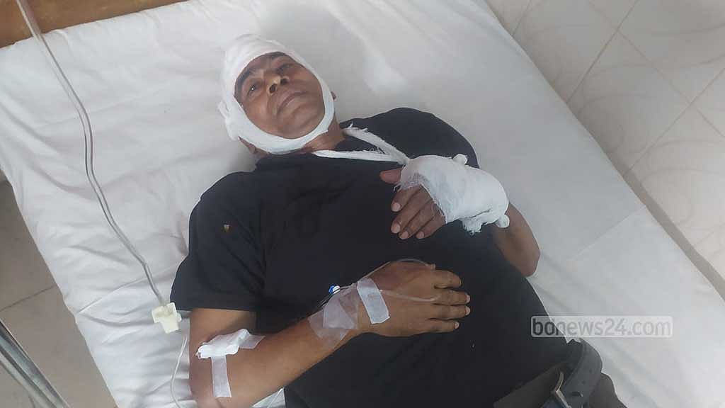 সিরাজগঞ্জে পাল্টাপাল্টি হামলায় সাবেক মেয়র ও প্যানেল মেয়র আহত