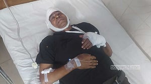 সিরাজগঞ্জে পাল্টাপাল্টি হামলায় সাবেক মেয়র ও প্যানেল মেয়র আহত
