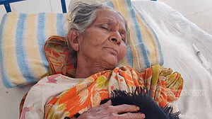 ‘ধান যেমন কইরা বাইরায় তেমন কইরা মেম্বার আমারে আর মেয়েরে মারছে’
