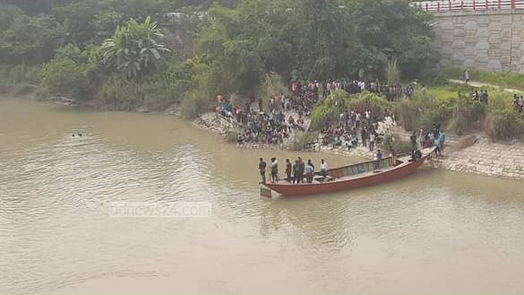 তিন সন্তান নিয়ে কীর্তিনাশায় ঝাঁপ, মা-ছেলে নিখোঁজ