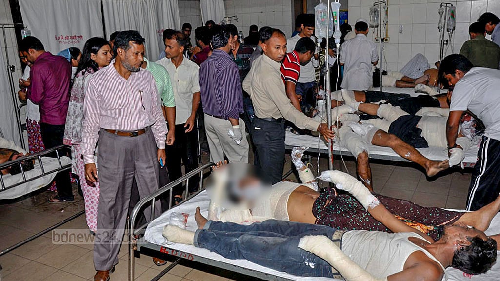 পেট্রোল বোমায় দুর্বিষহ জীবন: তাদের সহায় হবেন কে?