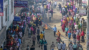 শ্রমিকদের মজুরি পুনর্নির্ধারণের দাবি নব্বইয়ের ছাত্রনেতাদের