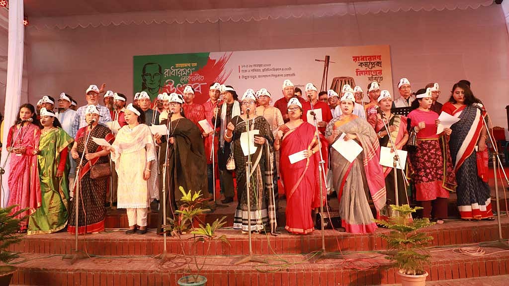 সমবেত কণ্ঠে ‘কারার ঐ লৌহকপাট’ গেয়ে প্রতিবাদ