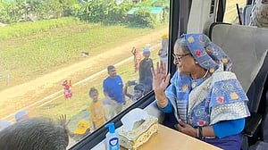 ট্রেনে ২৬ মিনিটে কক্সবাজার থেকে রামু গেলেন প্রধানমন্ত্রী