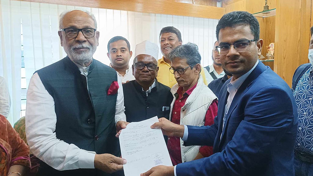 প্রার্থী হলেন লতিফ-মুরাদ, সঙ্গে ছিলেন কাদের সিদ্দিকী
