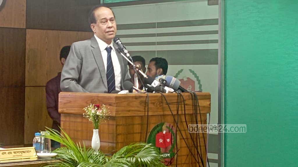 নির্বাচনে বাইরের থাবা, হাত এসেছে: সিইসি