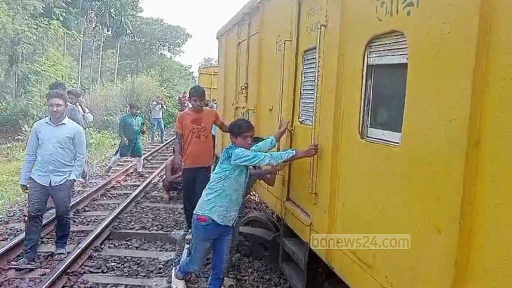 লাইনচ্যুত: ৫ ঘণ্টা পর উত্তরের পথে ট্রেন চলাচল স্বাভাবিক, তদন্তে কমিটি