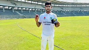 বরিশালকে ৫৪ রানে গুঁড়িয়ে নাঈমের ৫ উইকেট