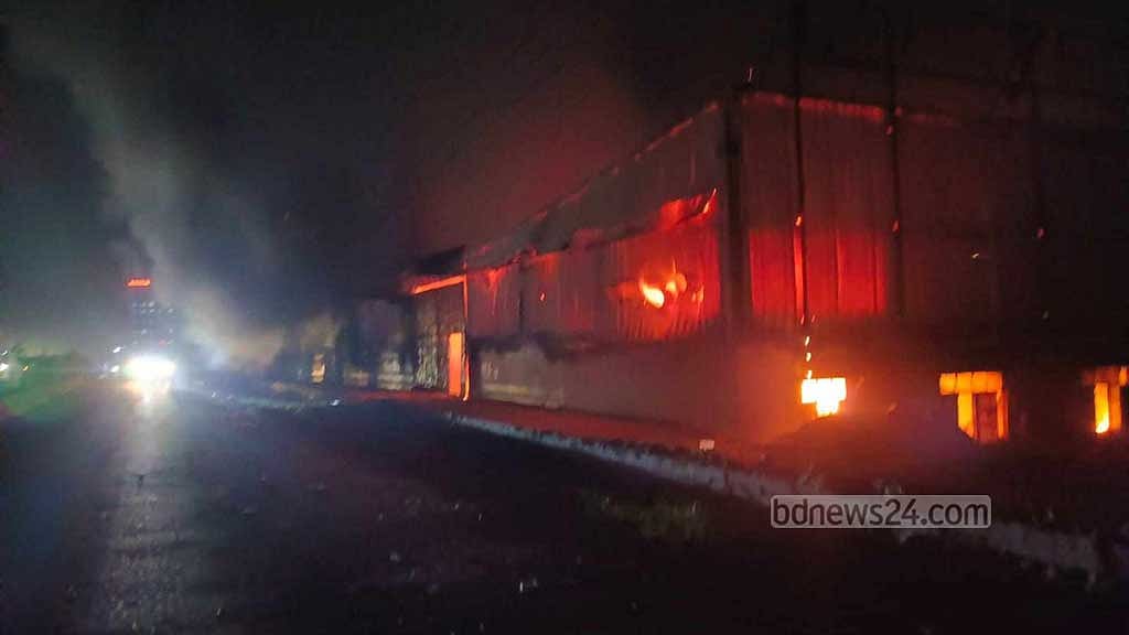 নারায়ণগঞ্জে সুতার কারখানায় আগুন, ৩ ঘণ্টা পর নিয়ন্ত্রণে
