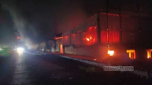 নারায়ণগঞ্জে সুতার কারখানায় আগুন, ৩ ঘণ্টা পর নিয়ন্ত্রণে