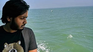 কানে ছিল হেডফোন, খিলক্ষেতে ট্রেনের নিচে এনজিও কর্মকর্তা