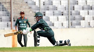 বাংলাদেশ সফরে জরিমানা গুনলেন সিদরা আমিন