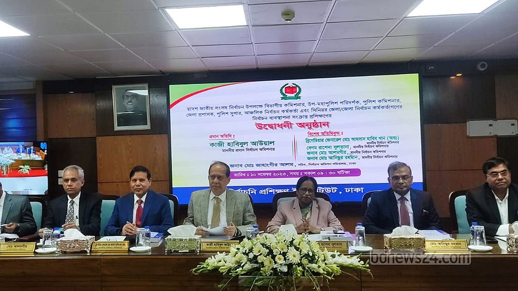 স্বচ্ছতা দৃশ্যমান করতে প্রশাসনের কর্মকর্তাদের নির্দেশ সিইসির 